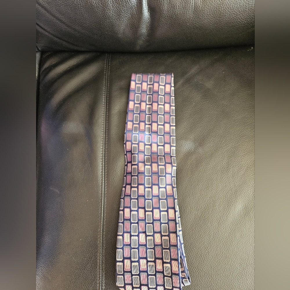Portfolio studio 100 percent silk tie